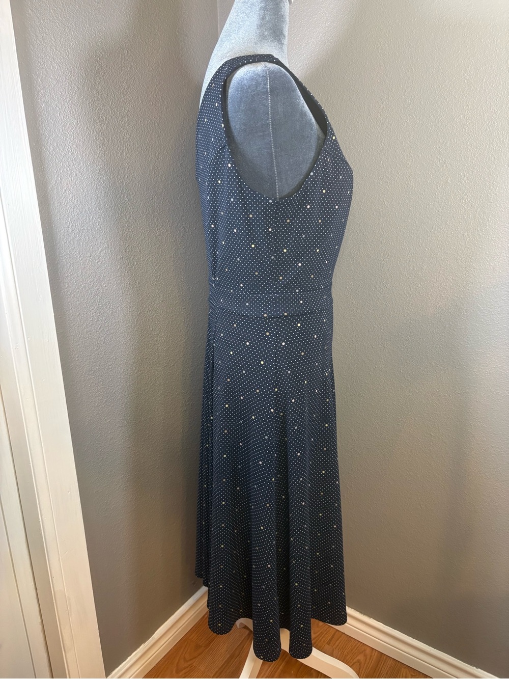 Ann Taylor Navy Sleeveless V-Neck Midi Dress with Dot Detail Size 10 - Picture 5 of 10